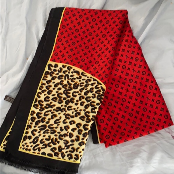 Louis Vuitton - Picture 1 of 3